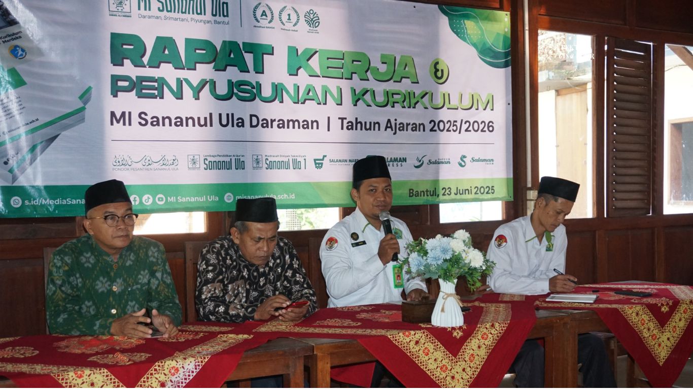 Bersiap Wujudkan Madrasah Unggul, MI Sananul Ula Gelar Rapat Kerja dan Penyusunan Kurikulum