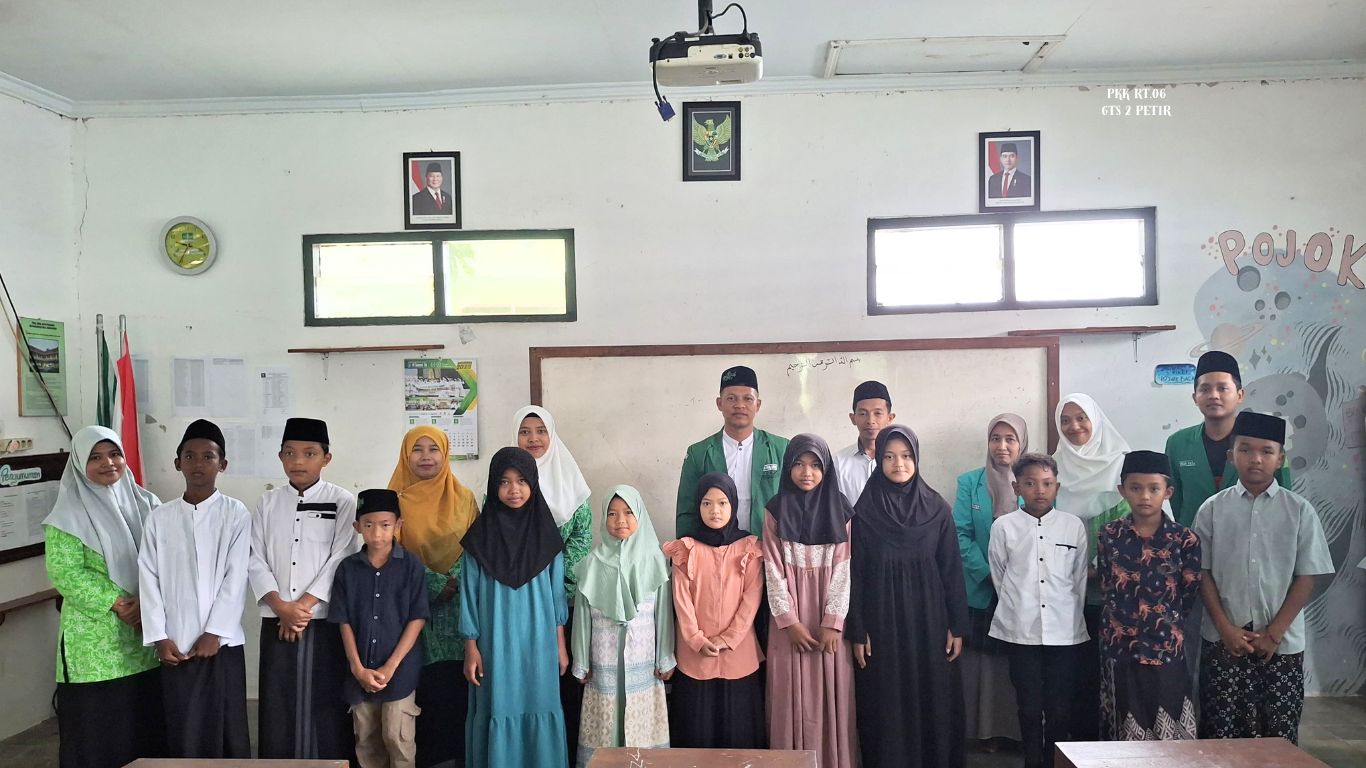Gapai Keutamaan 10 Muharram; MI Sananul Ula Beri Santunan 30 Anak Yatim