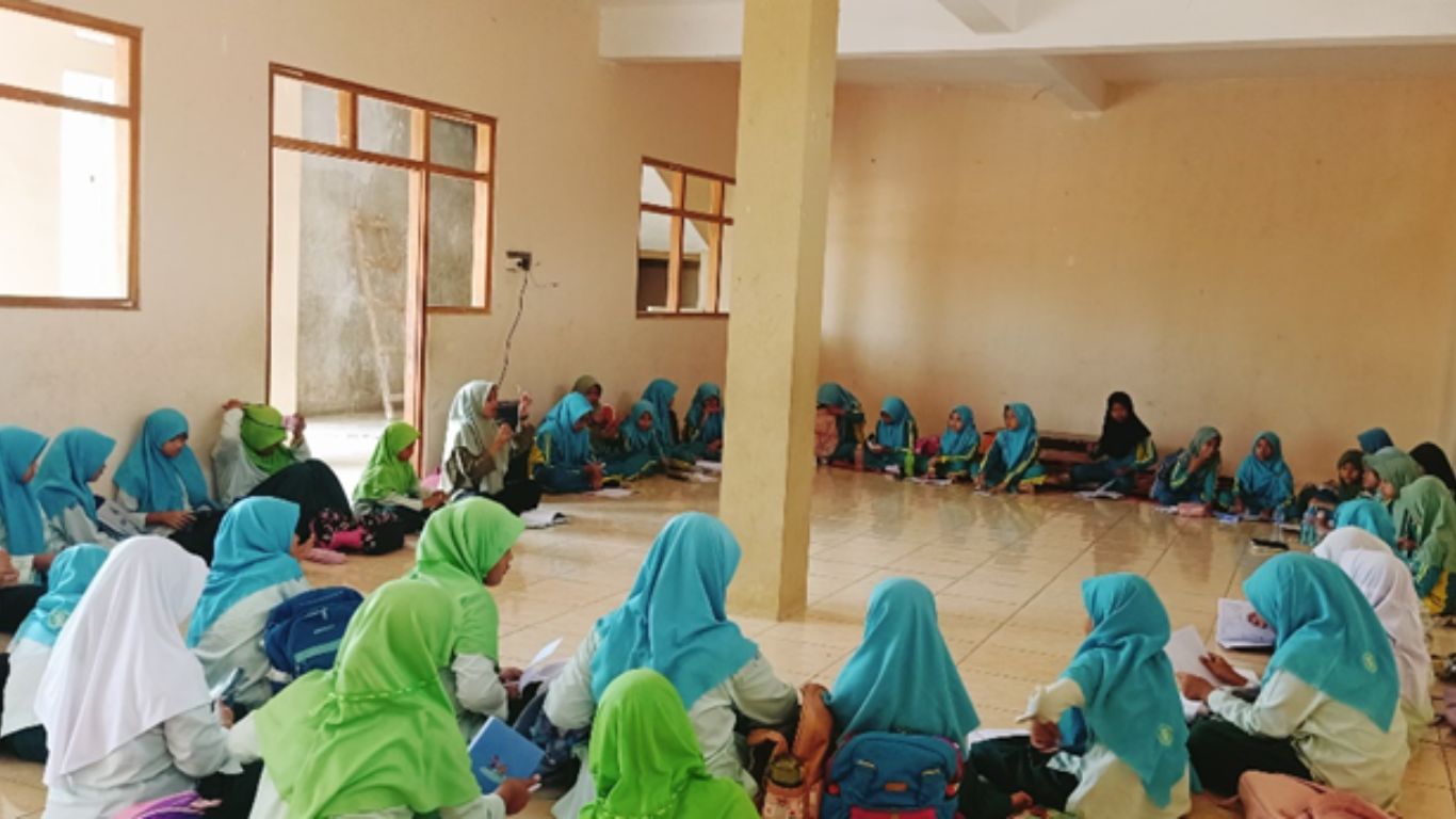 Hasnaa An-Nisaa Hadirkan Kajian Fiqih Perempuan; Bekali Siswi Dengan Ilmu dan Adab Islami