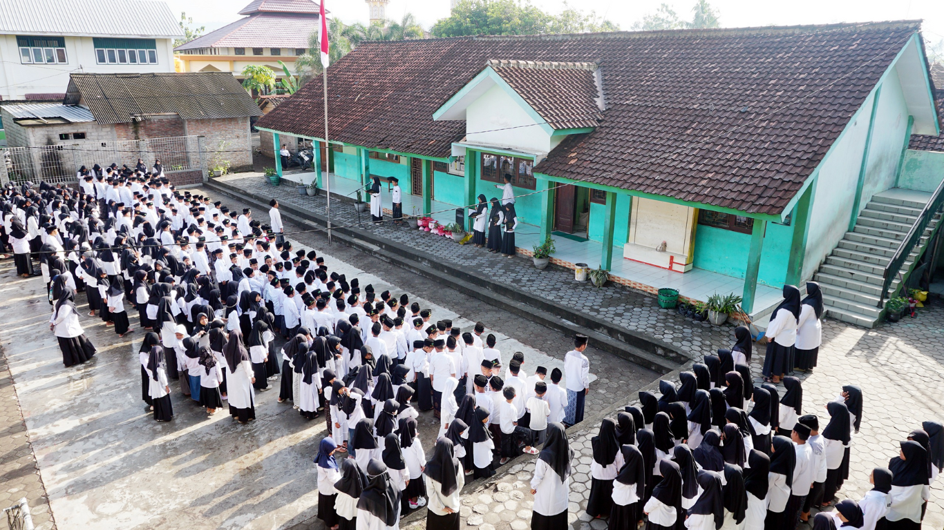 Meneladani Semangat Ulama, MI Sananul Ula Gelar Rangkaian Kegiatan Hari Santri Nasional 2025