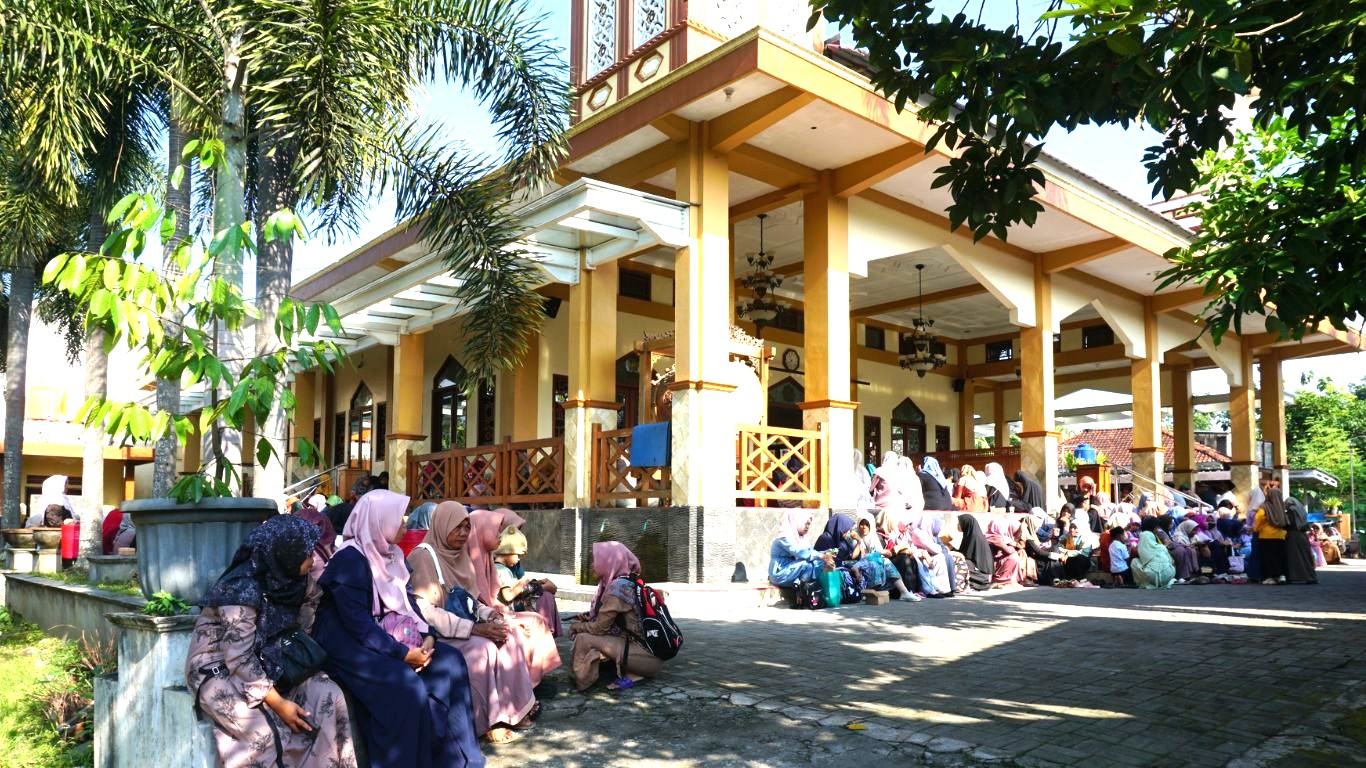 Mujahaddah dan Pengajian Mengawali Pembagian Rapor MI Sananul Ula; Madrasah sebagai “Laboratorium Agama” Terbaik!