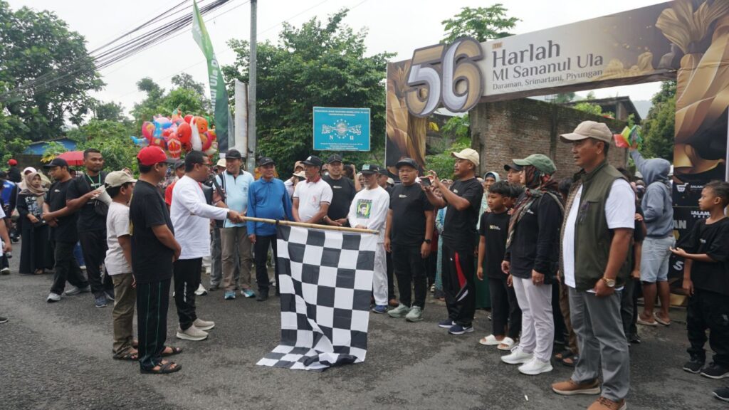 Puncak Acara Harlah ke-56; MI Sananul Ula Gelar Jalan Sehat dan Bazar