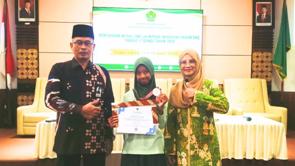 Siswa MI Sananul Ula Raih Juara 2 Olimpiade Madrasah Indonesia Tingkat Provinsi DIY